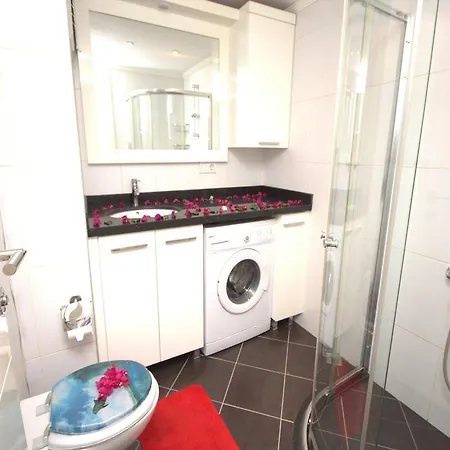 1 Bedroom At The Famous Cleopatra Beach *
