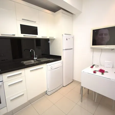 1 Bedroom At The Famous Cleopatra Beach *